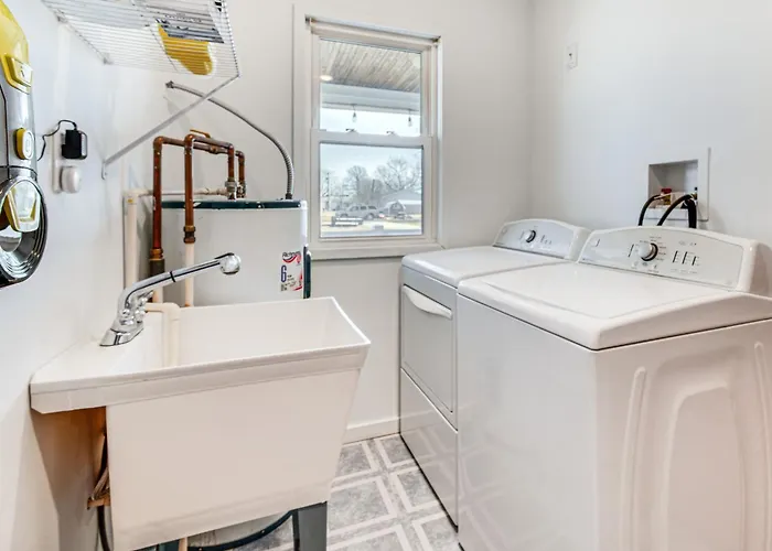 Mins To Local Attractions: Pet Friendly W/ Yard!