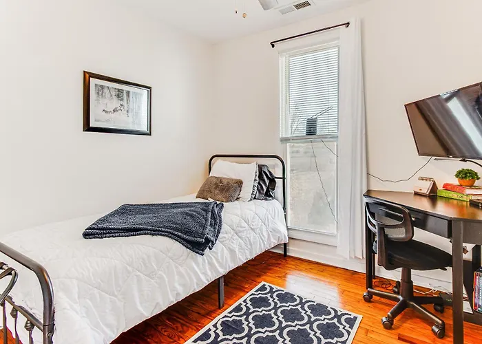 Holiday home Mins To Local Attractions: Pet Friendly W/ Yard! *