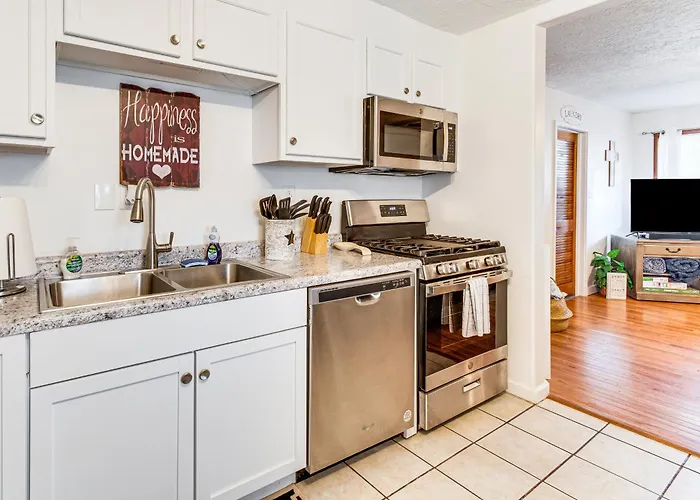 Mins To Local Attractions: Pet Friendly W/ Yard! *