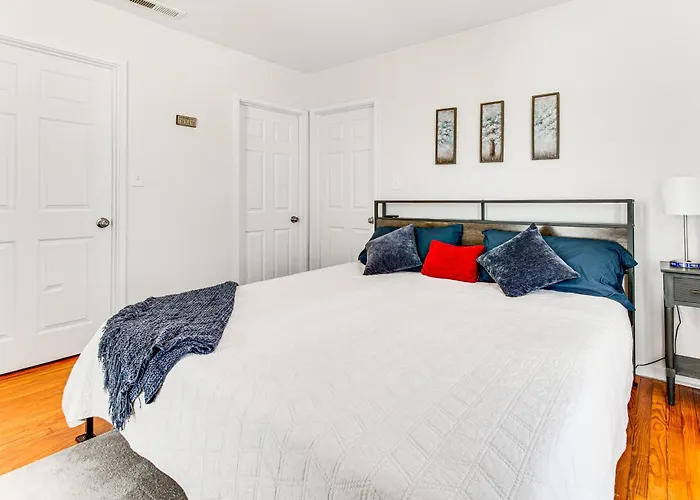 Mins To Local Attractions: Pet Friendly W/ Yard! *