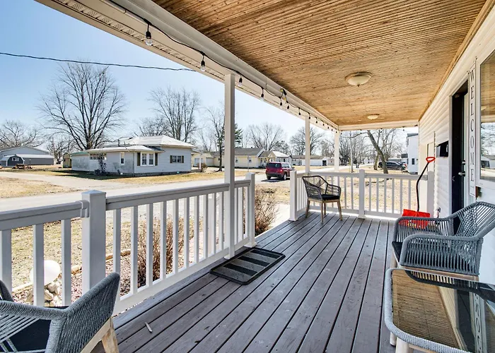 Mins To Local Attractions: Pet Friendly W/ Yard! Casey