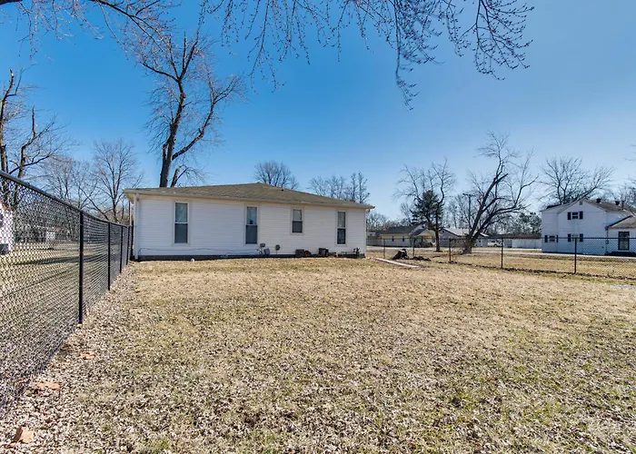 Mins To Local Attractions: Pet Friendly W/ Yard! Holiday home Casey