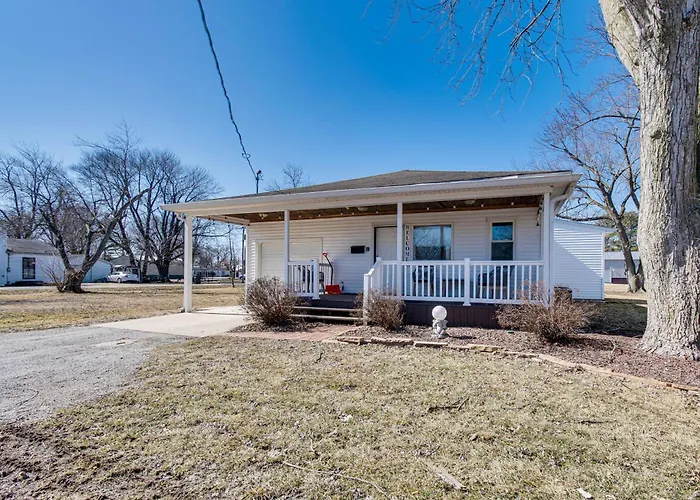 Mins To Local Attractions: Pet Friendly W/ Yard! * Casey